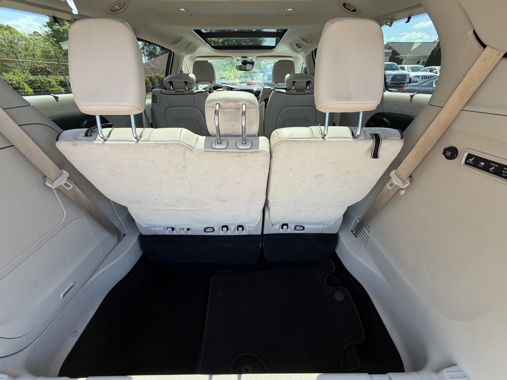 2017 Chrysler Pacifica Image 8