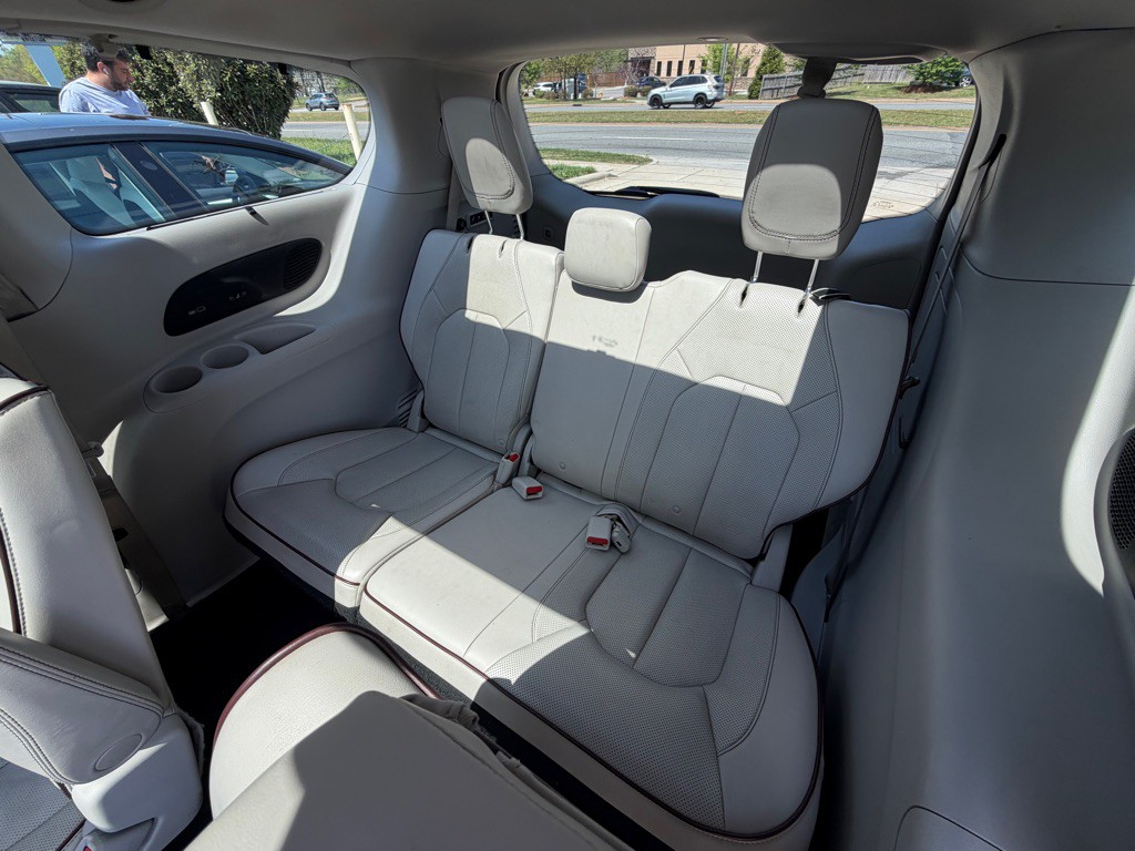 2017 Chrysler Pacifica Image 10