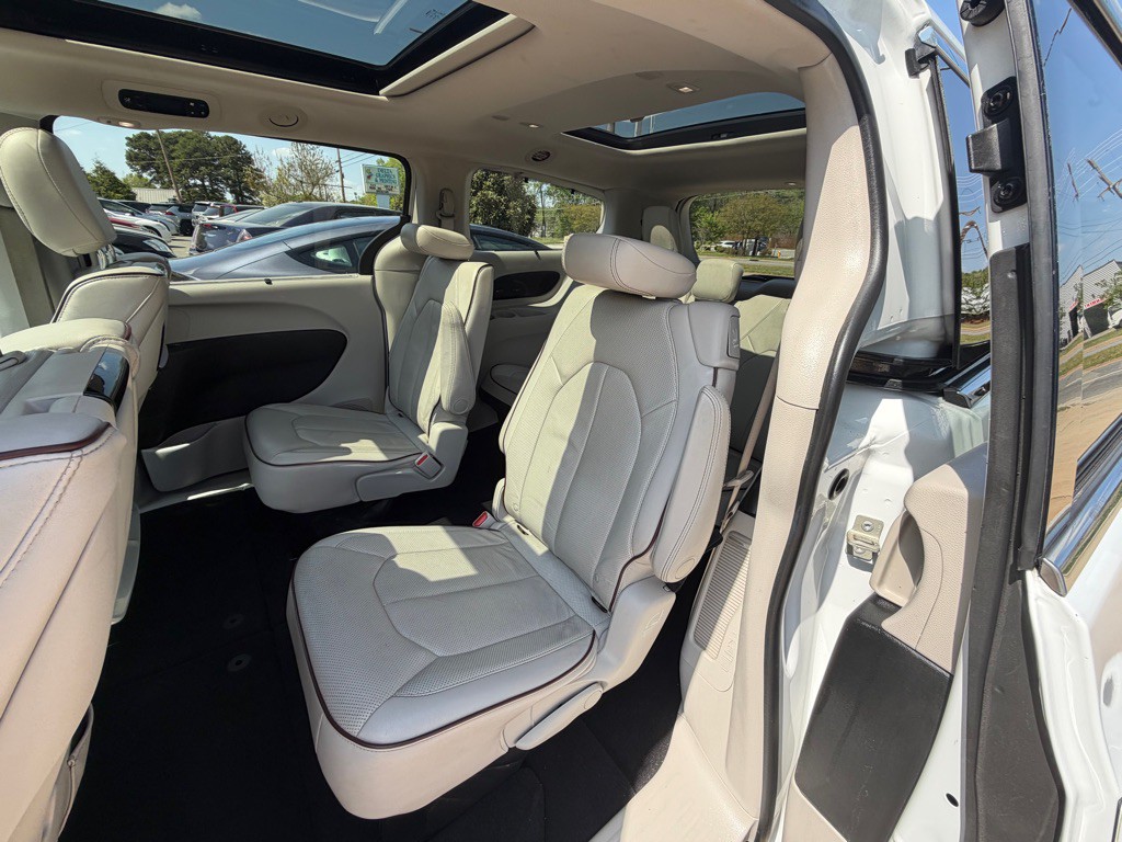 2017 Chrysler Pacifica Image 11