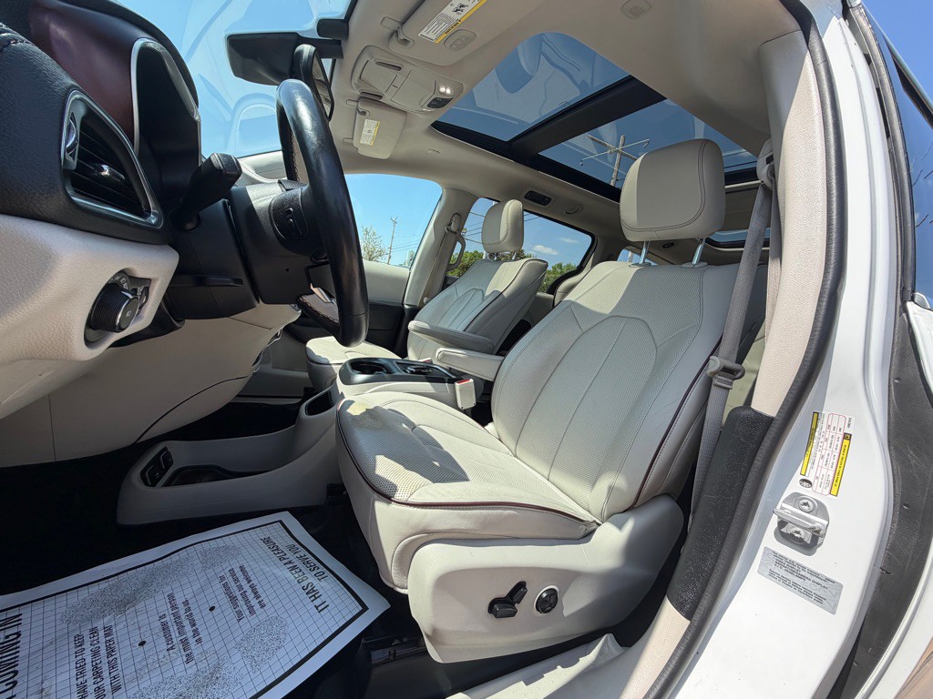 2017 Chrysler Pacifica Image 14