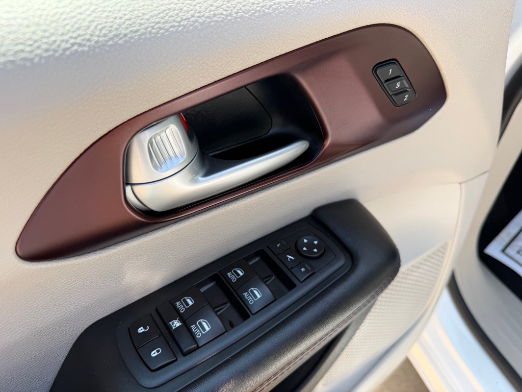 2017 Chrysler Pacifica Image 15