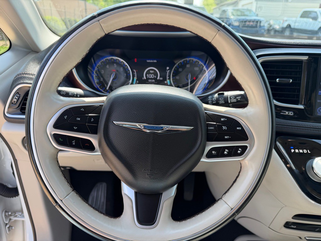 2017 Chrysler Pacifica Image 18