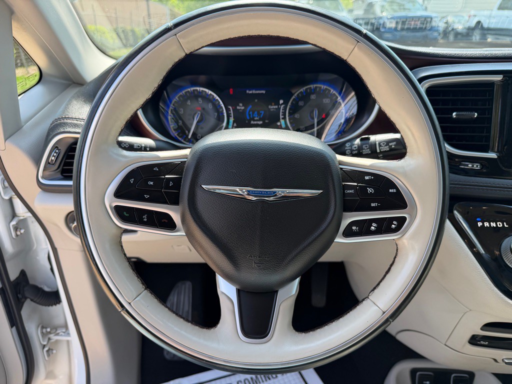 2017 Chrysler Pacifica Image 20