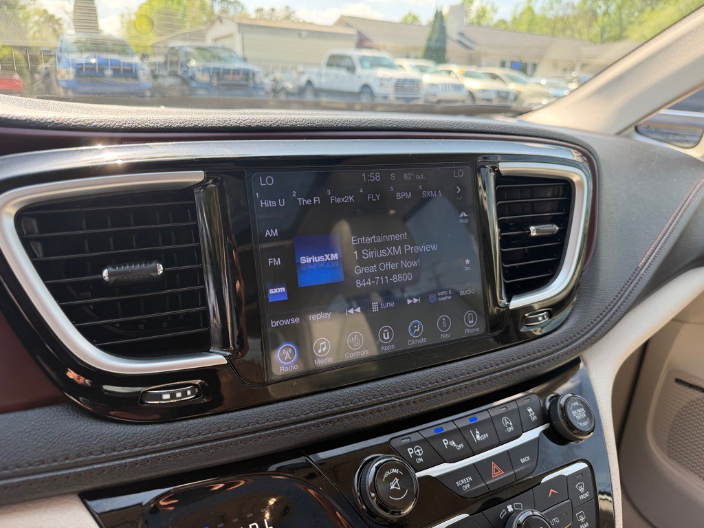 2017 Chrysler Pacifica Image 21
