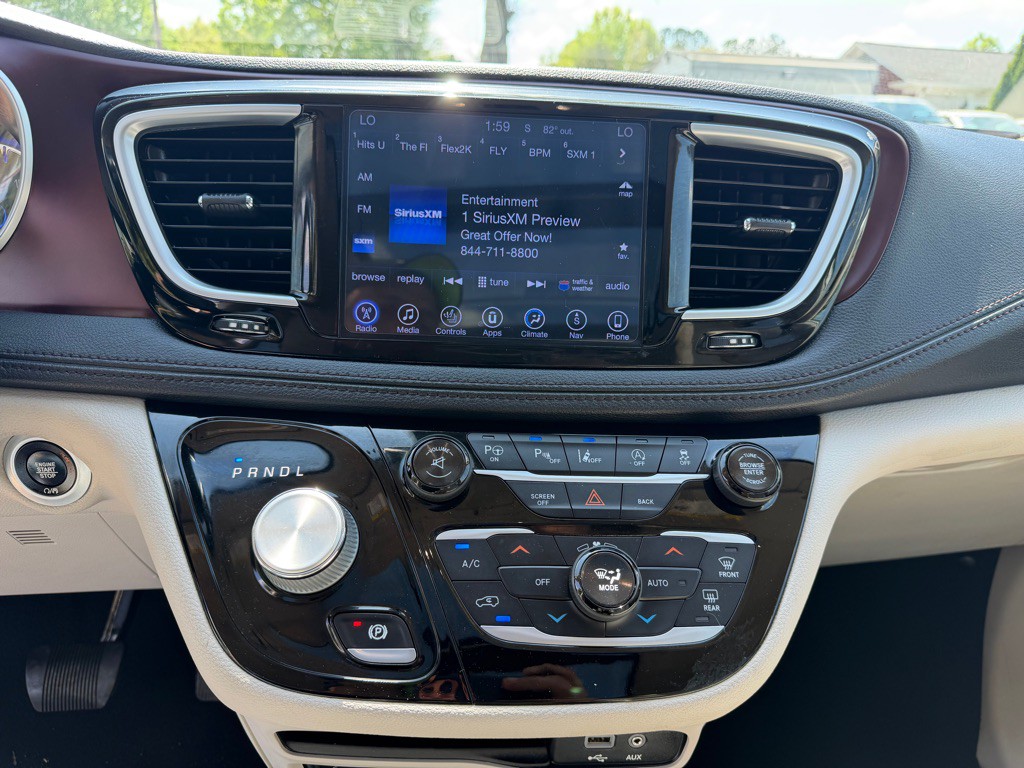 2017 Chrysler Pacifica Image 22