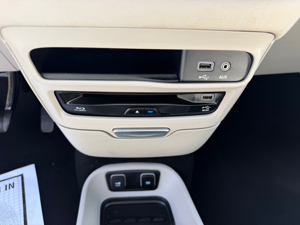 2017 Chrysler Pacifica Image 25