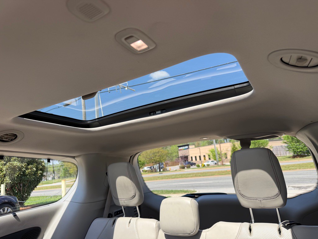 2017 Chrysler Pacifica Image 27