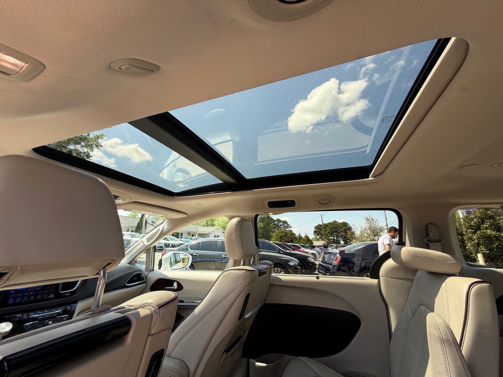 2017 Chrysler Pacifica Image 28