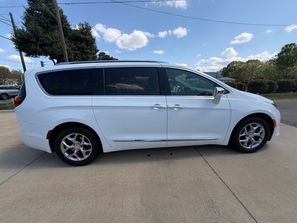 2017 Chrysler Pacifica Image 33