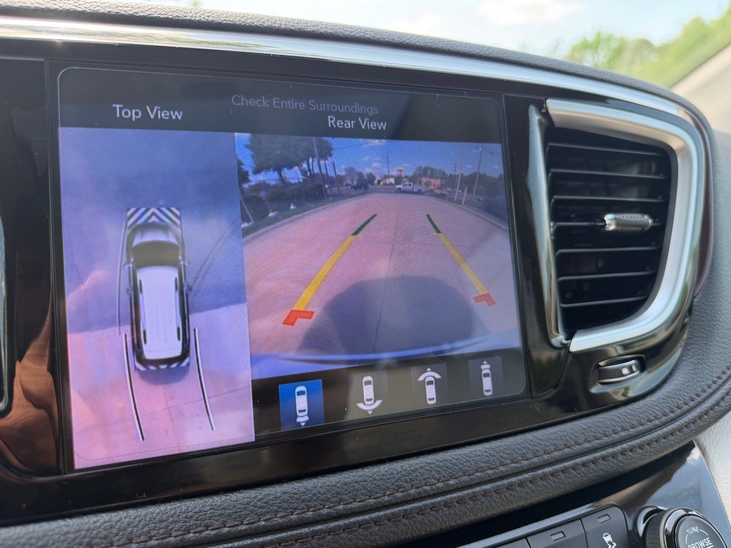 2017 Chrysler Pacifica Image 37