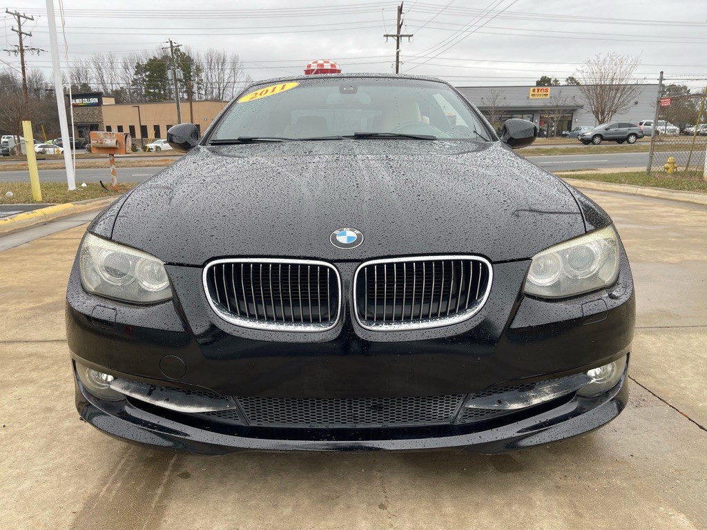 2011 BMW 3 Series Image 2