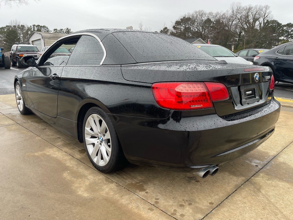 2011 BMW 3 Series Image 4