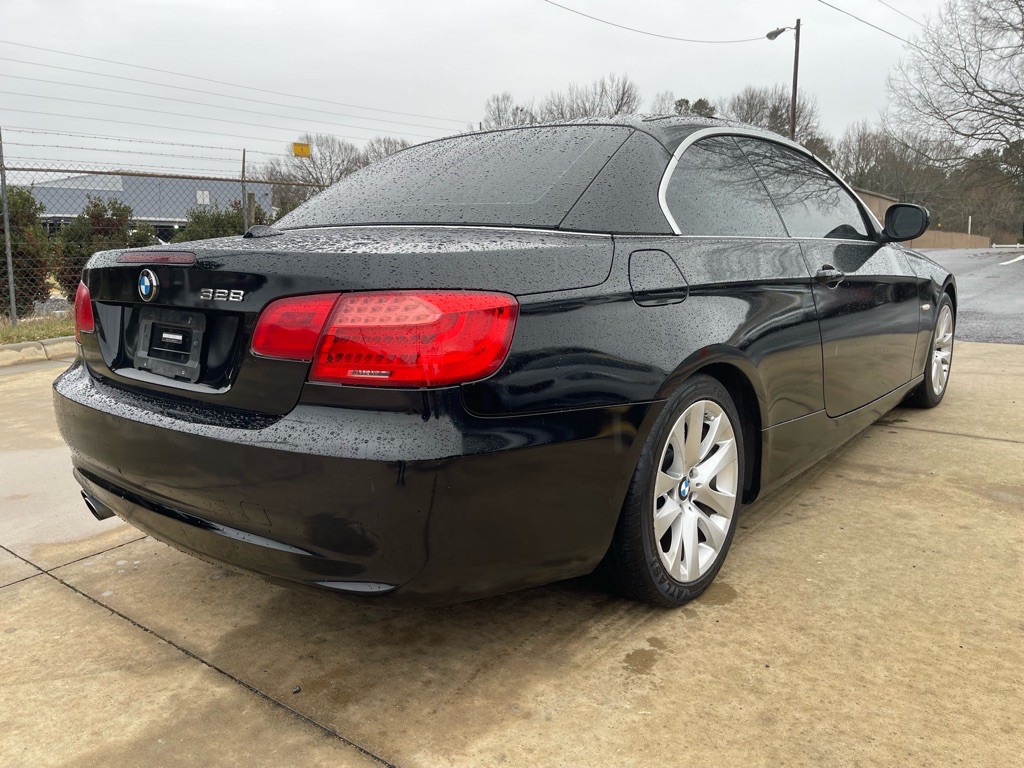 2011 BMW 3 Series Image 6