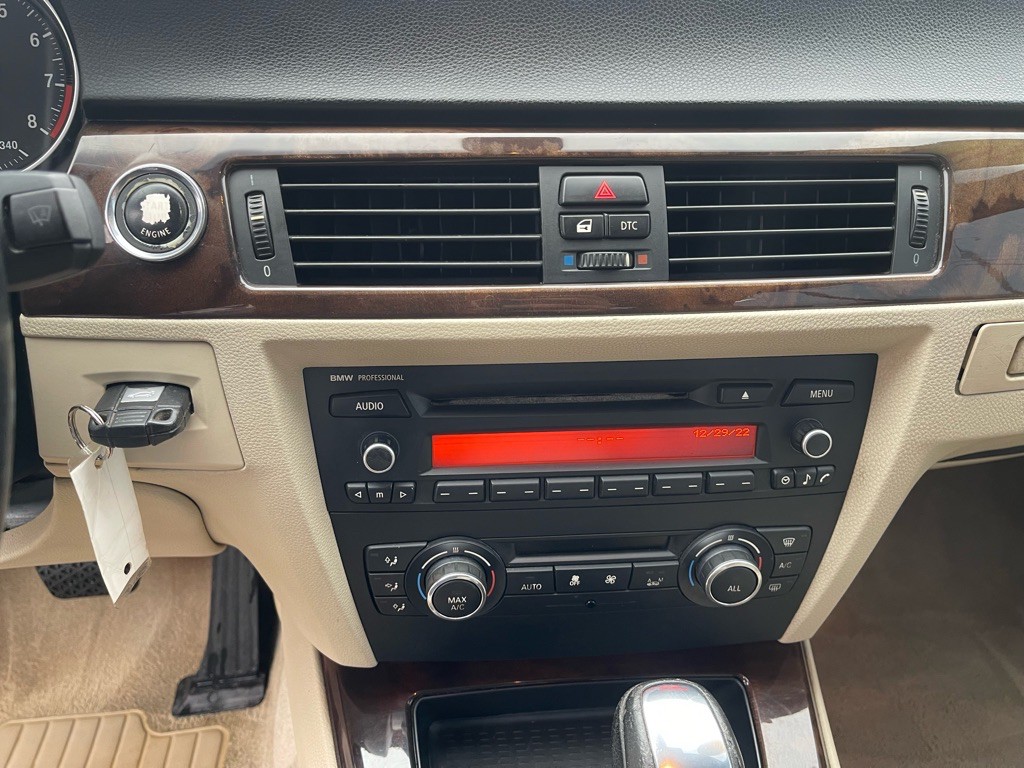 2011 BMW 3 Series Image 13