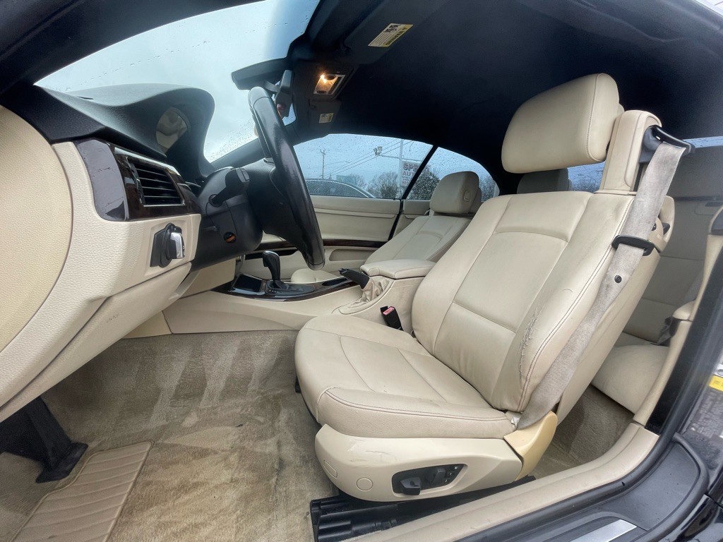 2011 BMW 3 Series Image 14