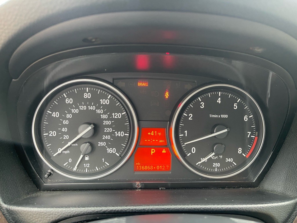 2011 BMW 3 Series Image 16