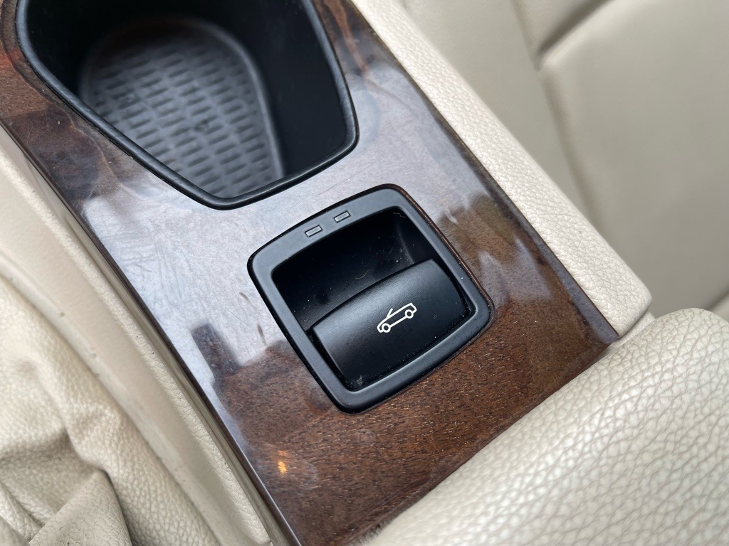 2011 BMW 3 Series Image 19