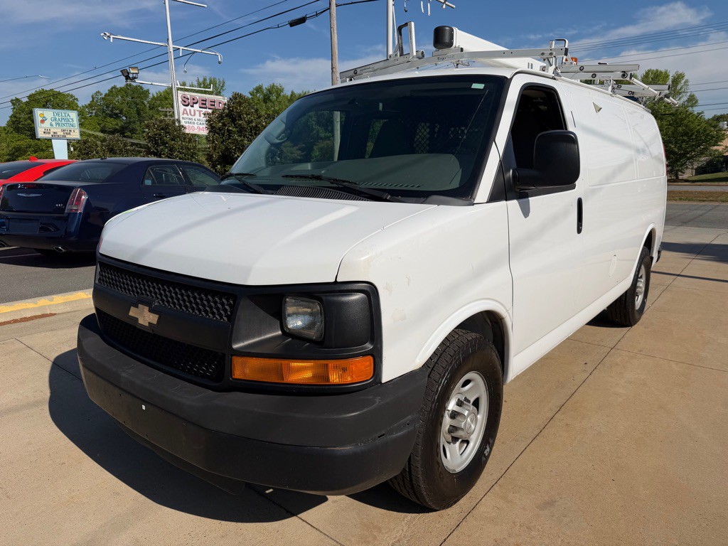 2015 Chevrolet Express Image 3
