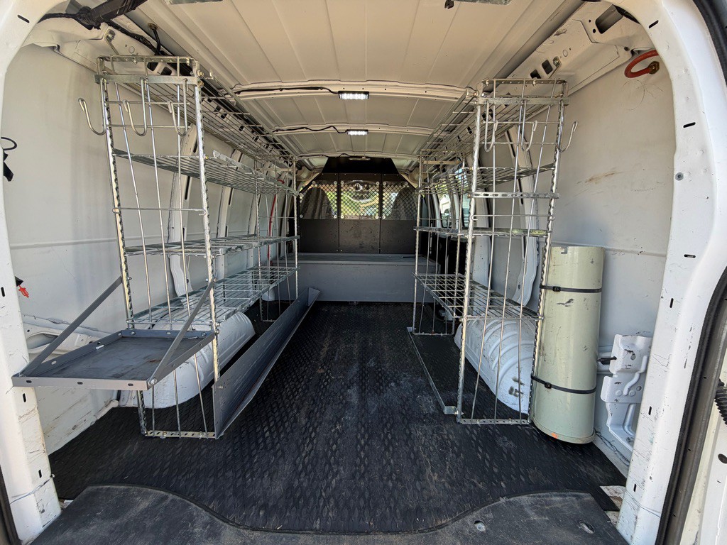 2015 Chevrolet Express Image 9