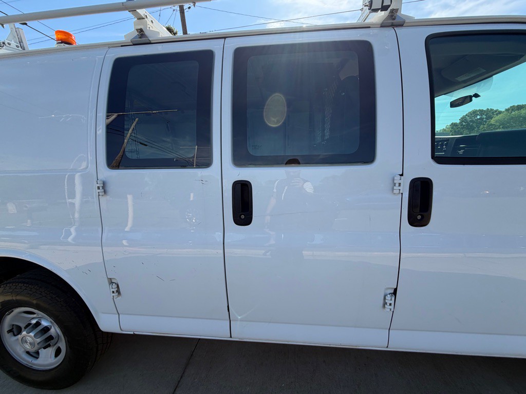 2015 Chevrolet Express Image 10