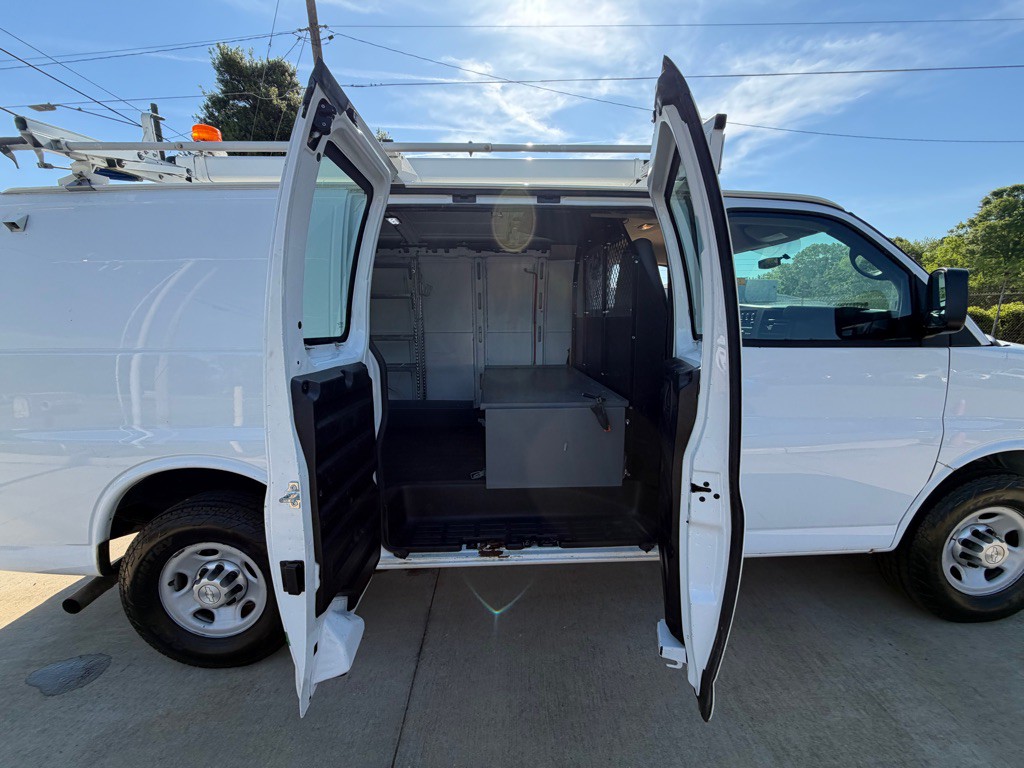 2015 Chevrolet Express Image 11