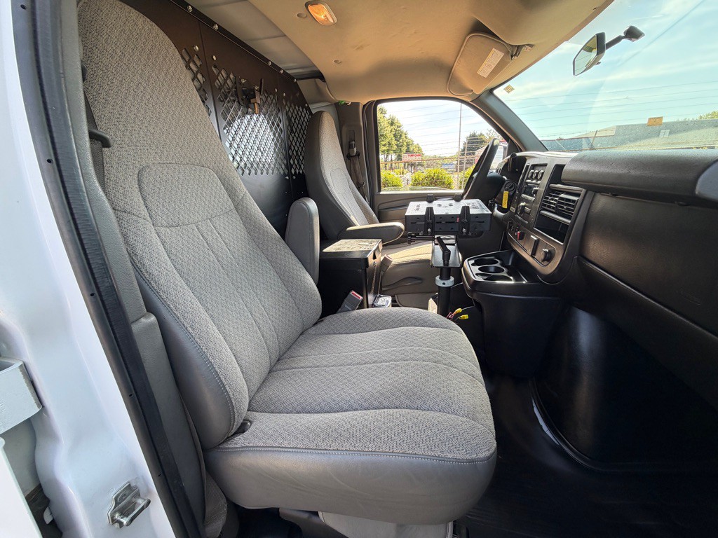 2015 Chevrolet Express Image 13