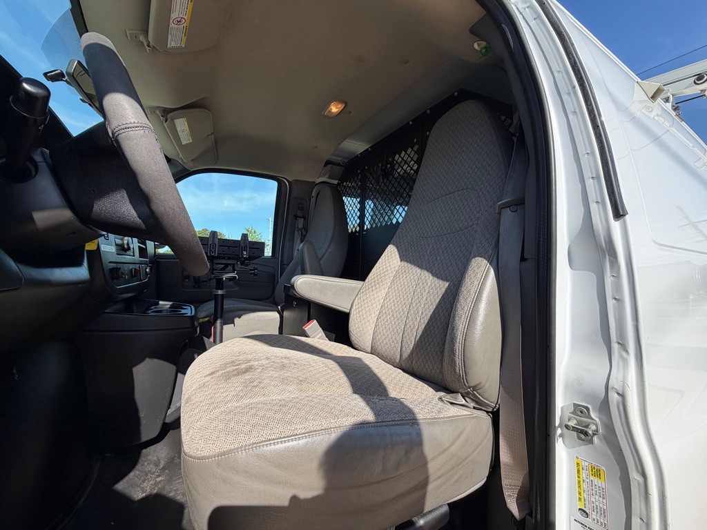 2015 Chevrolet Express Image 14