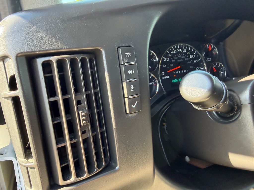 2015 Chevrolet Express Image 16