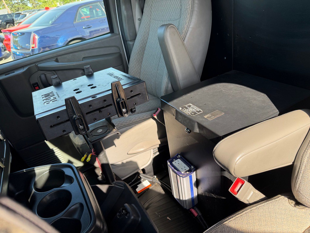 2015 Chevrolet Express Image 17