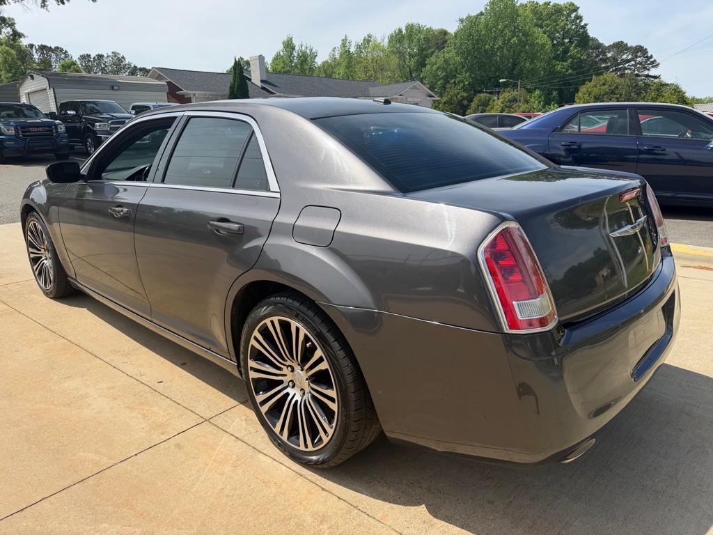 2013 Chrysler 300 Image 4