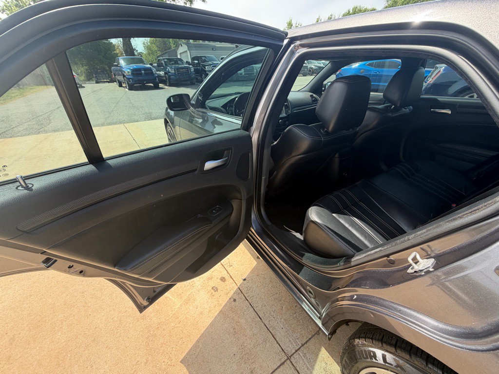 2013 Chrysler 300 Image 10