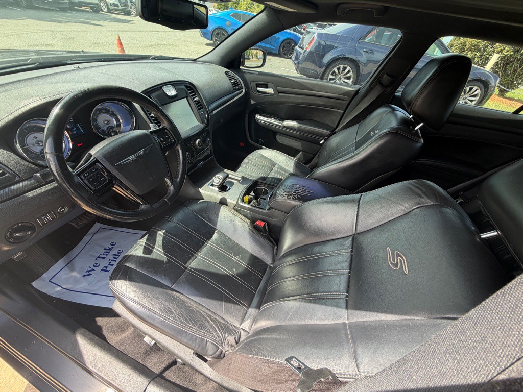 2013 Chrysler 300 Image 12