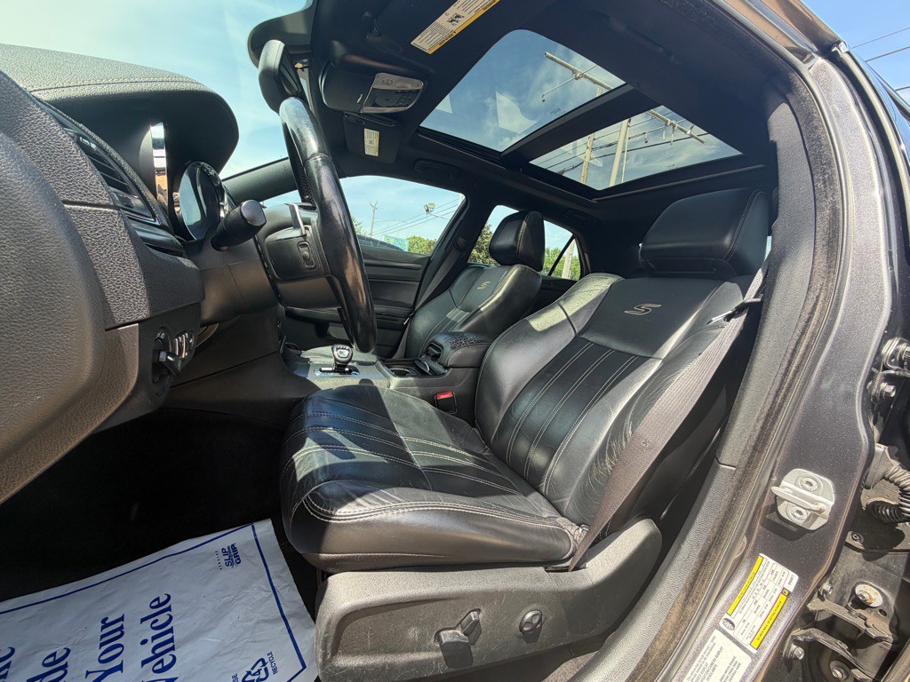 2013 Chrysler 300 Image 13