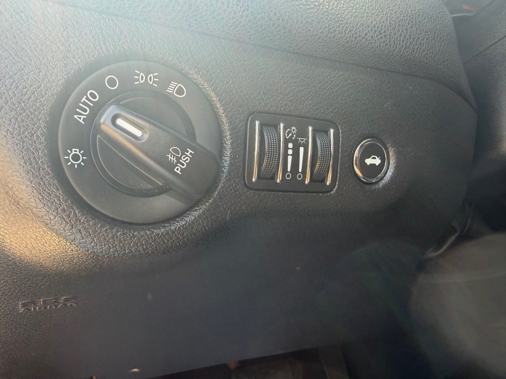 2013 Chrysler 300 Image 16