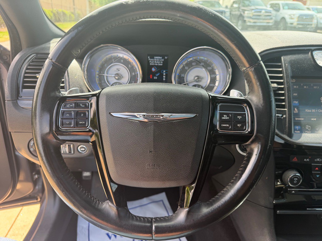 2013 Chrysler 300 Image 17