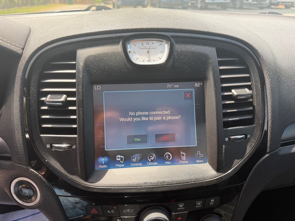 2013 Chrysler 300 Image 19