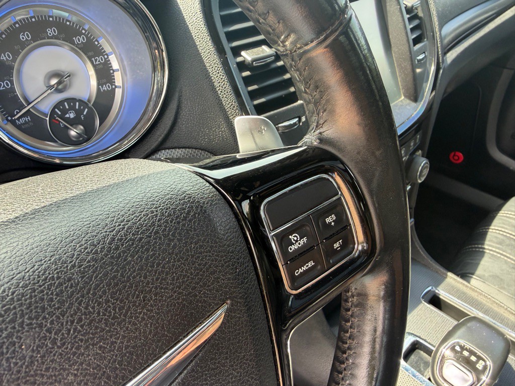 2013 Chrysler 300 Image 21