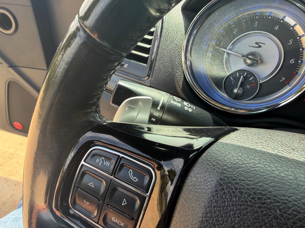 2013 Chrysler 300 Image 22