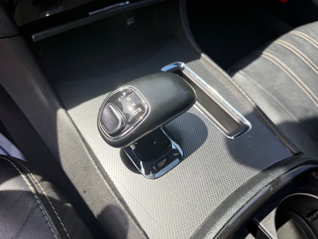 2013 Chrysler 300 Image 24