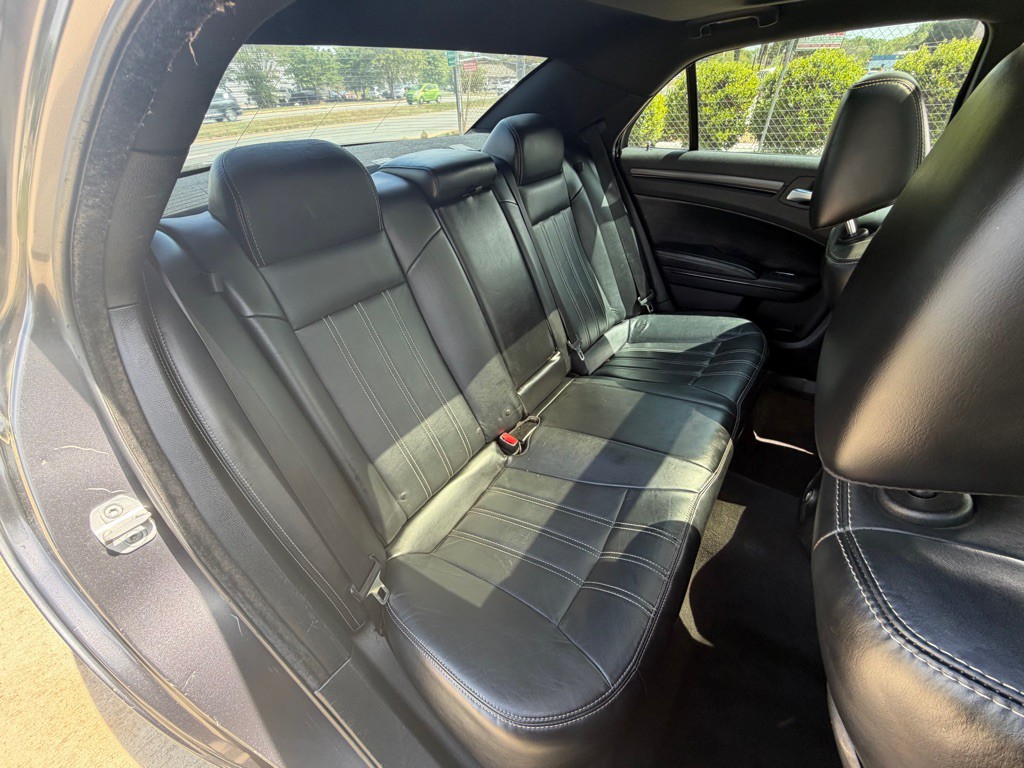 2013 Chrysler 300 Image 28