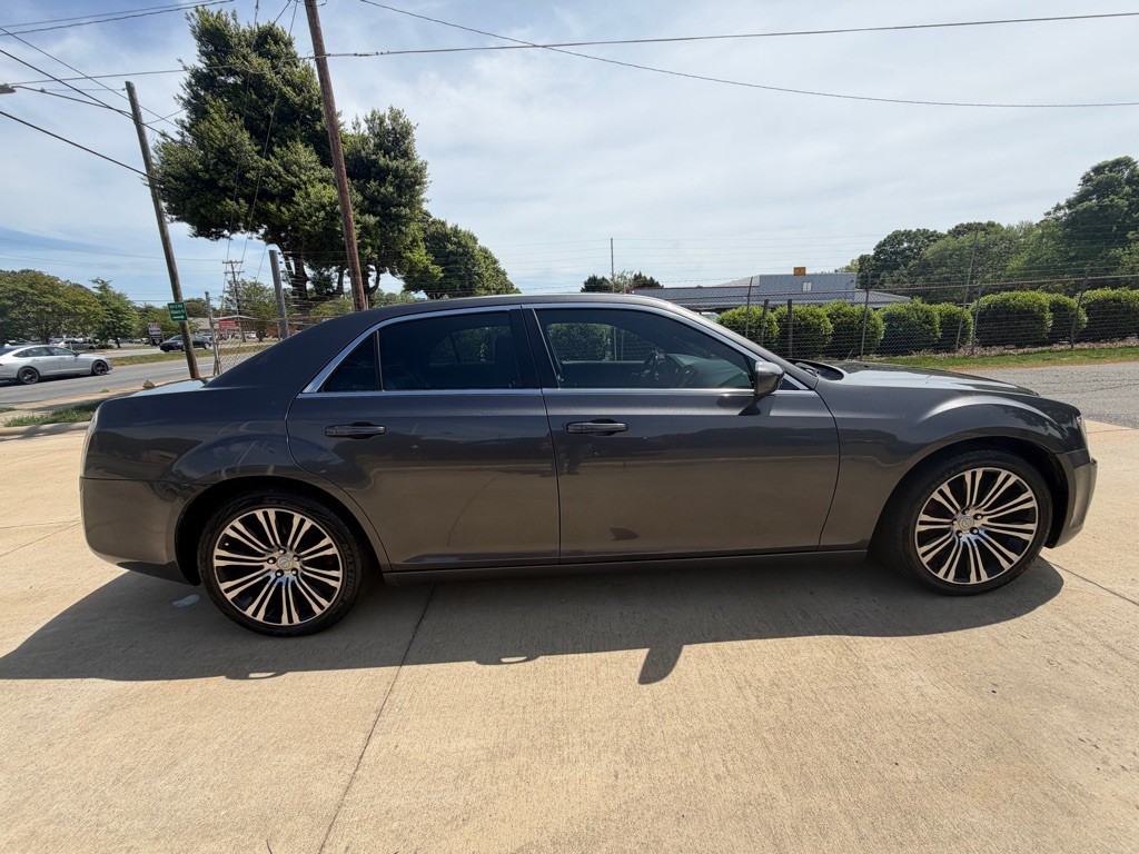 2013 Chrysler 300 Image 29