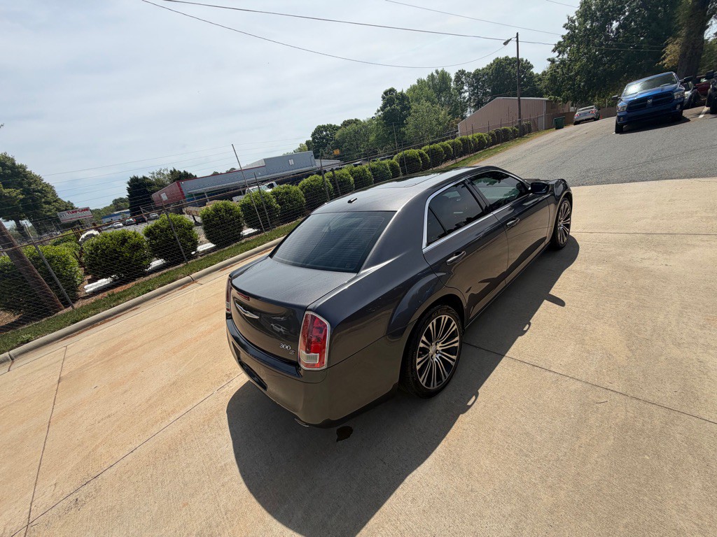2013 Chrysler 300 Image 30