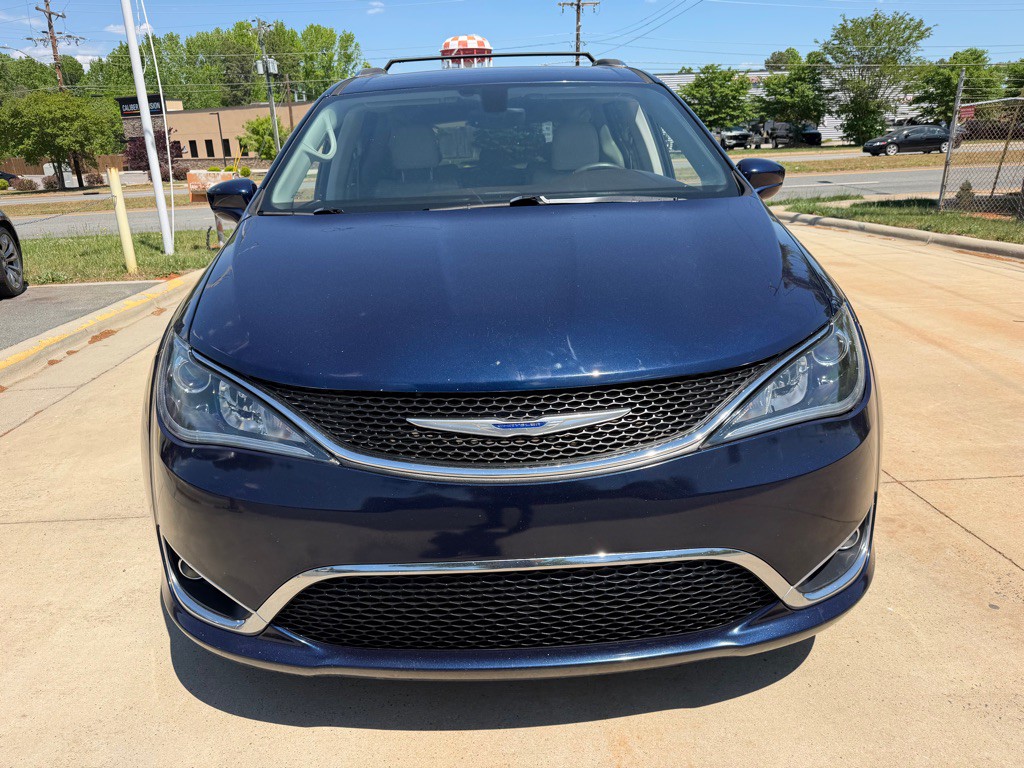 2019 Chrysler Pacifica Image 2