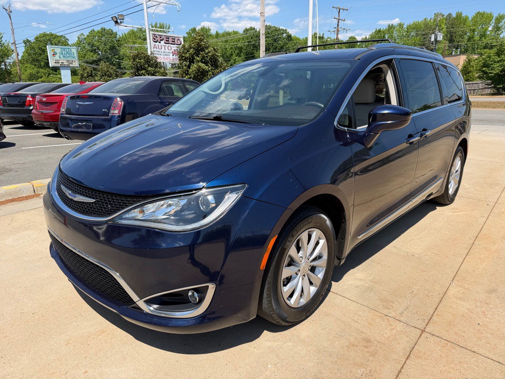 2019 Chrysler Pacifica Image 3