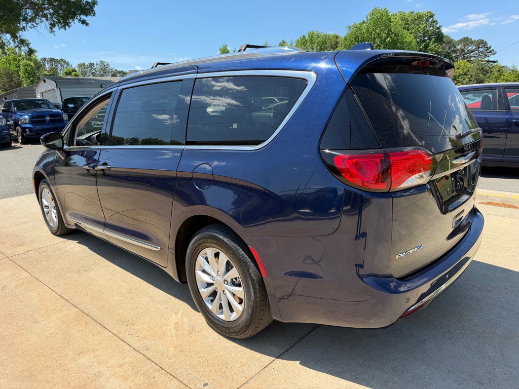 2019 Chrysler Pacifica Image 4