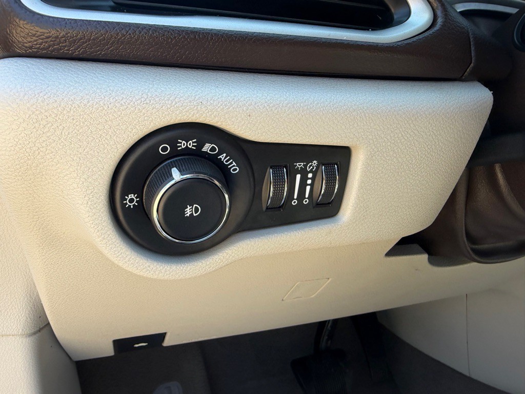 2019 Chrysler Pacifica Image 16
