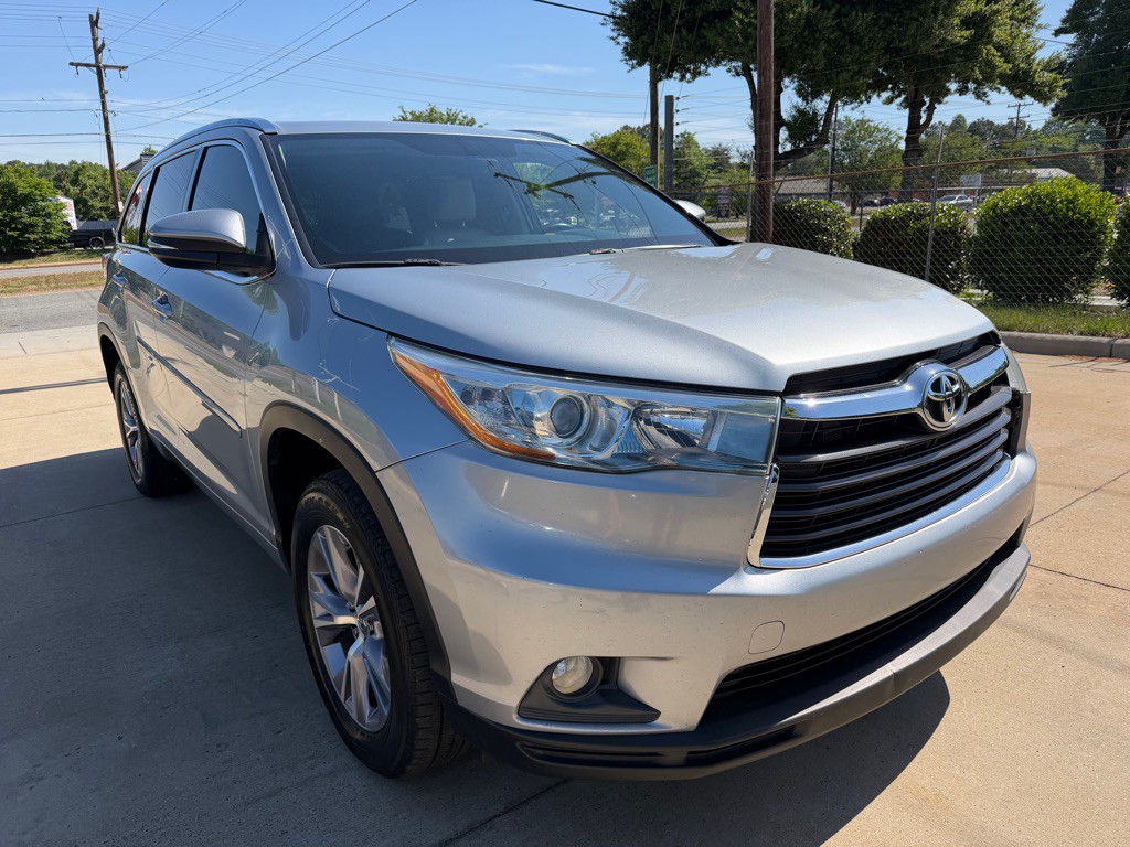 2015 Toyota Highlander Image 1