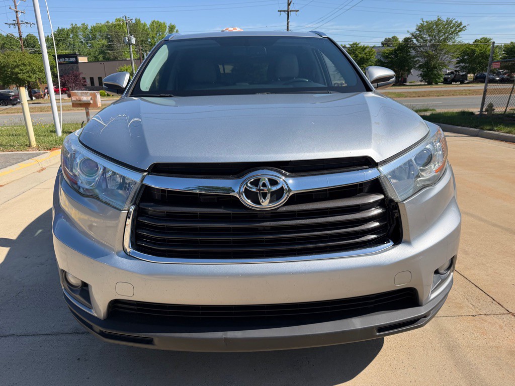 2015 Toyota Highlander Image 2