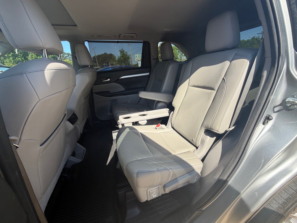 2015 Toyota Highlander Image 12