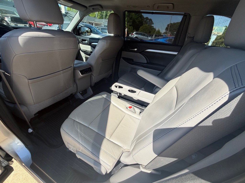 2015 Toyota Highlander Image 13
